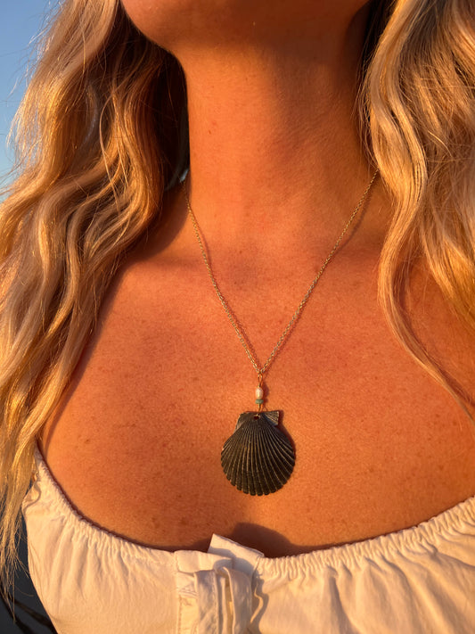 Black Scallop Pendant Necklace